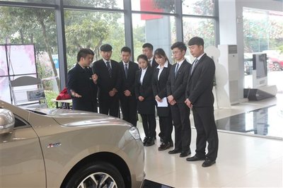 我院成功舉辦“渝鑫吉利杯”汽車營銷大賽，學生實戰演練汽車銷售技能